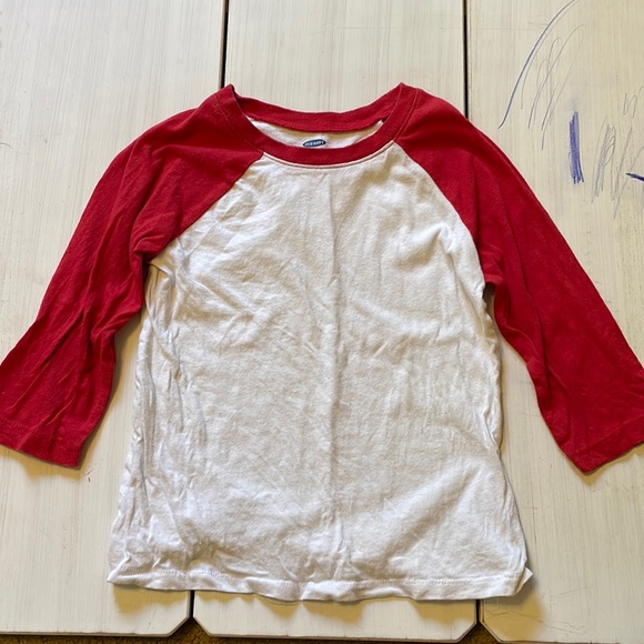 Boys Old Navy Baseball Raglan Size 4T - Picture 1 of 2